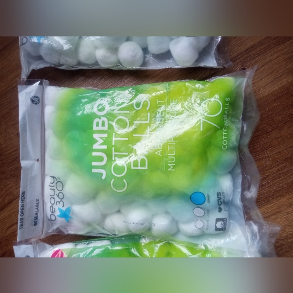 Beauty 360 Jumbo Cotton Balls - Green and White - Picture 2 of 8